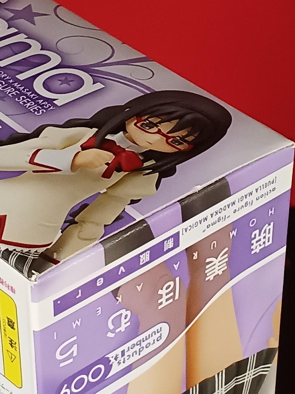 箱に傷みあります。
