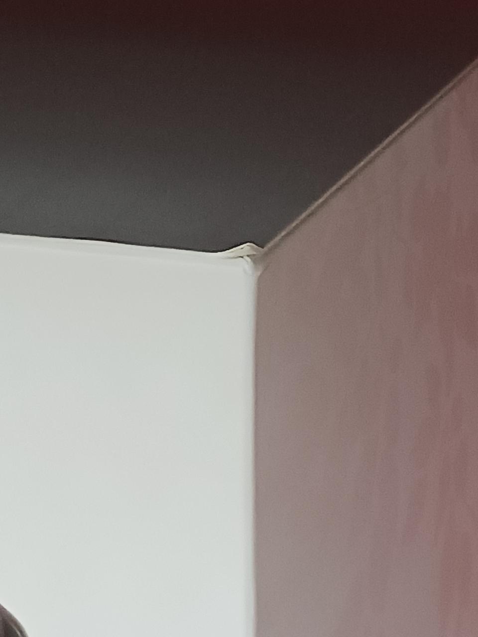 箱に傷みあります。