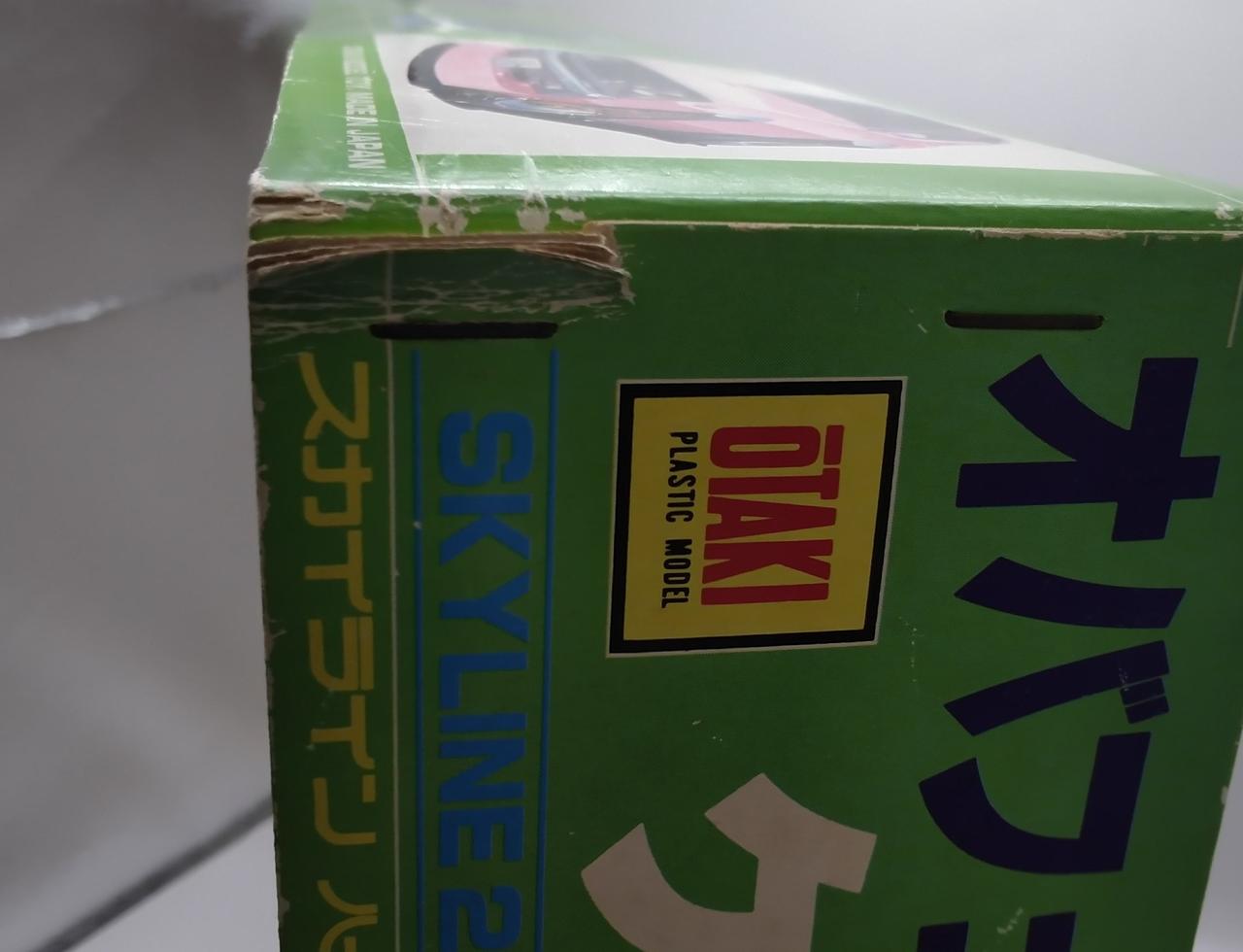 箱に傷みあり。