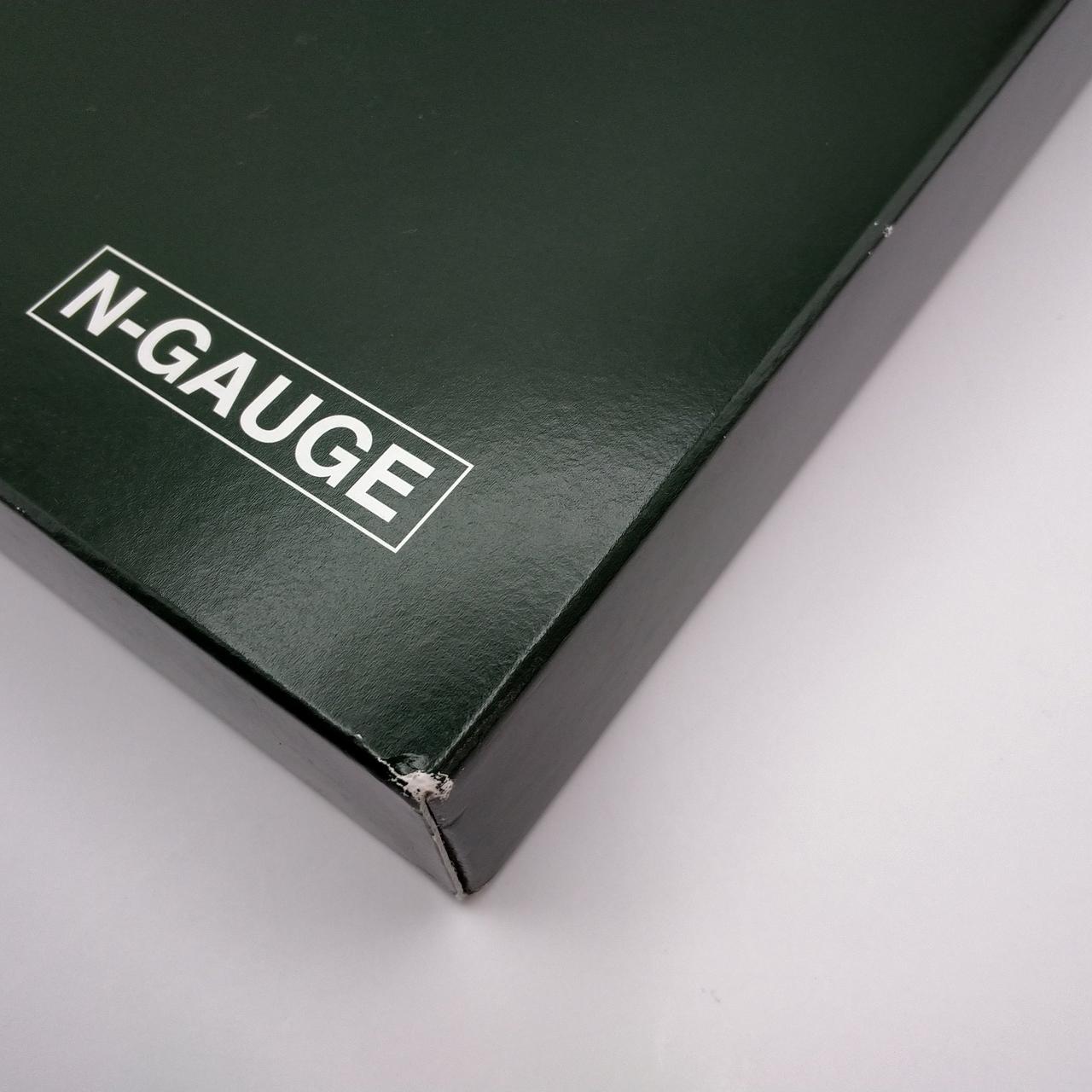 箱に傷みあり。