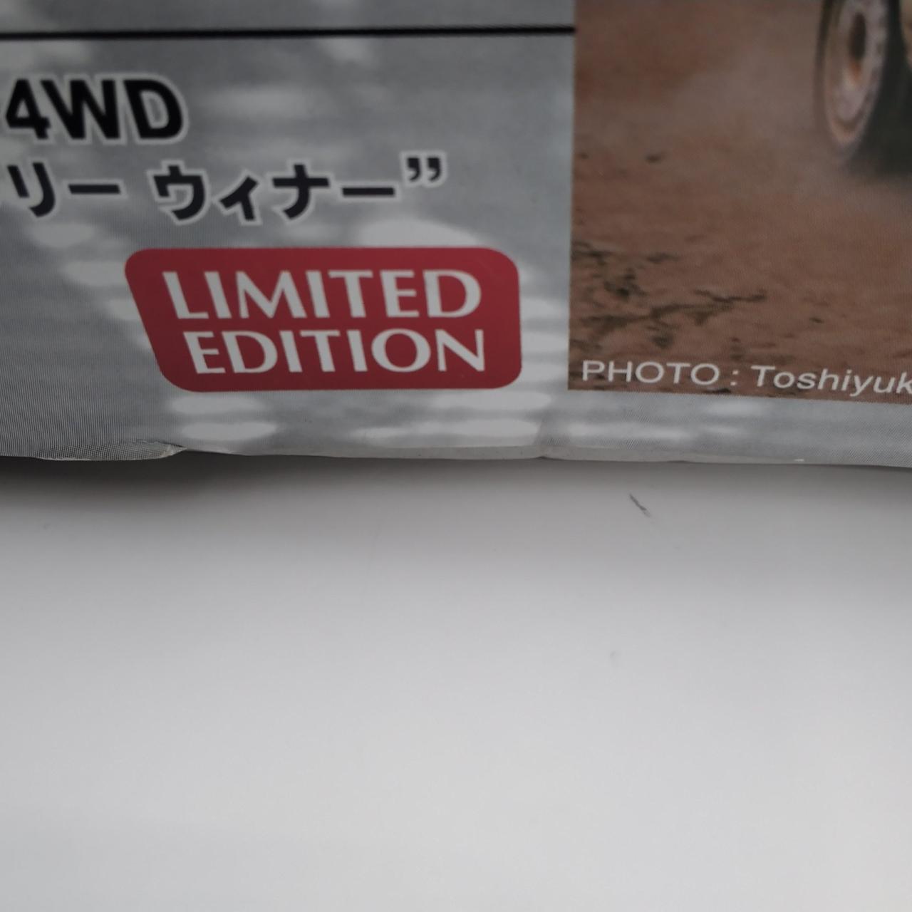 箱に傷みあり。