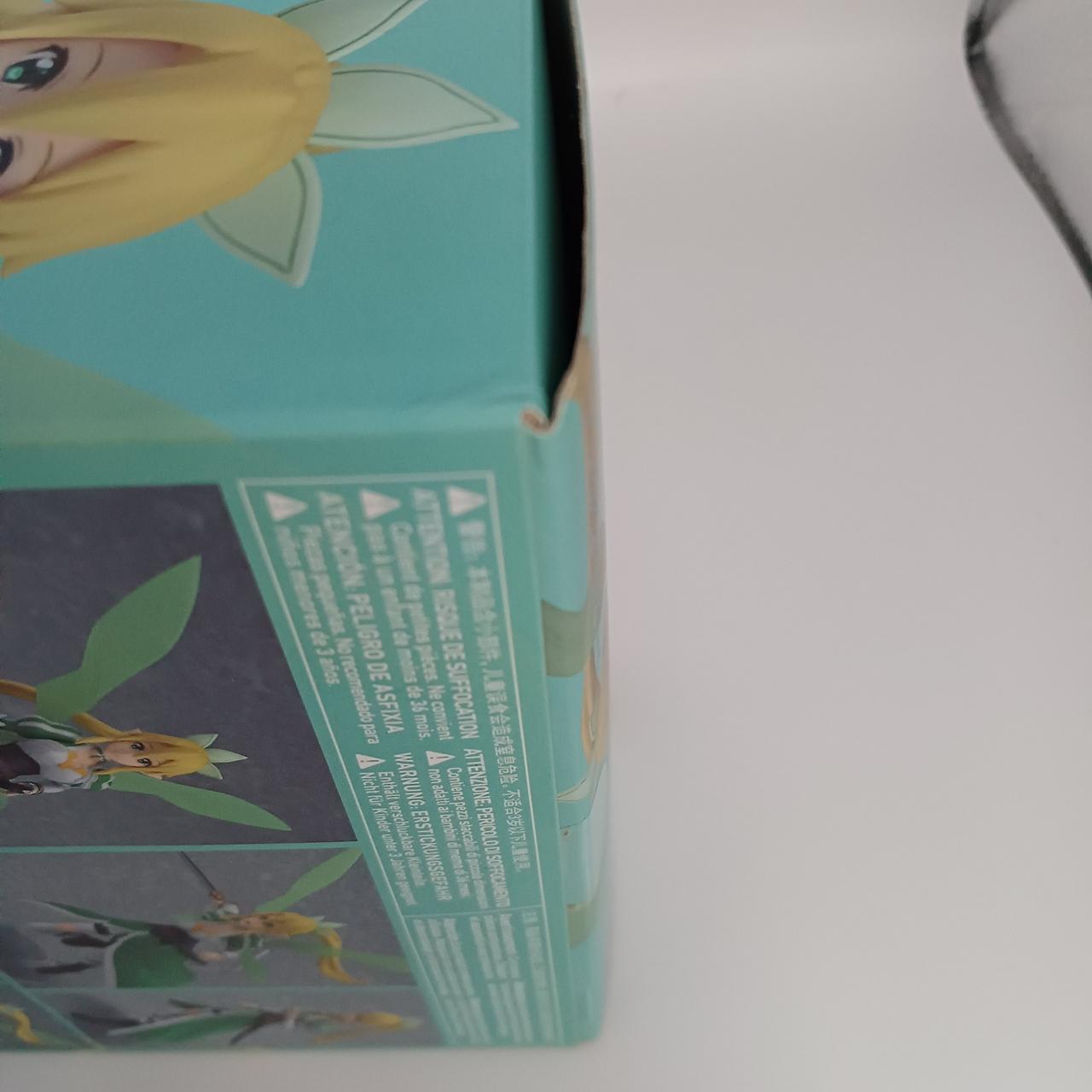 箱にへこみあり