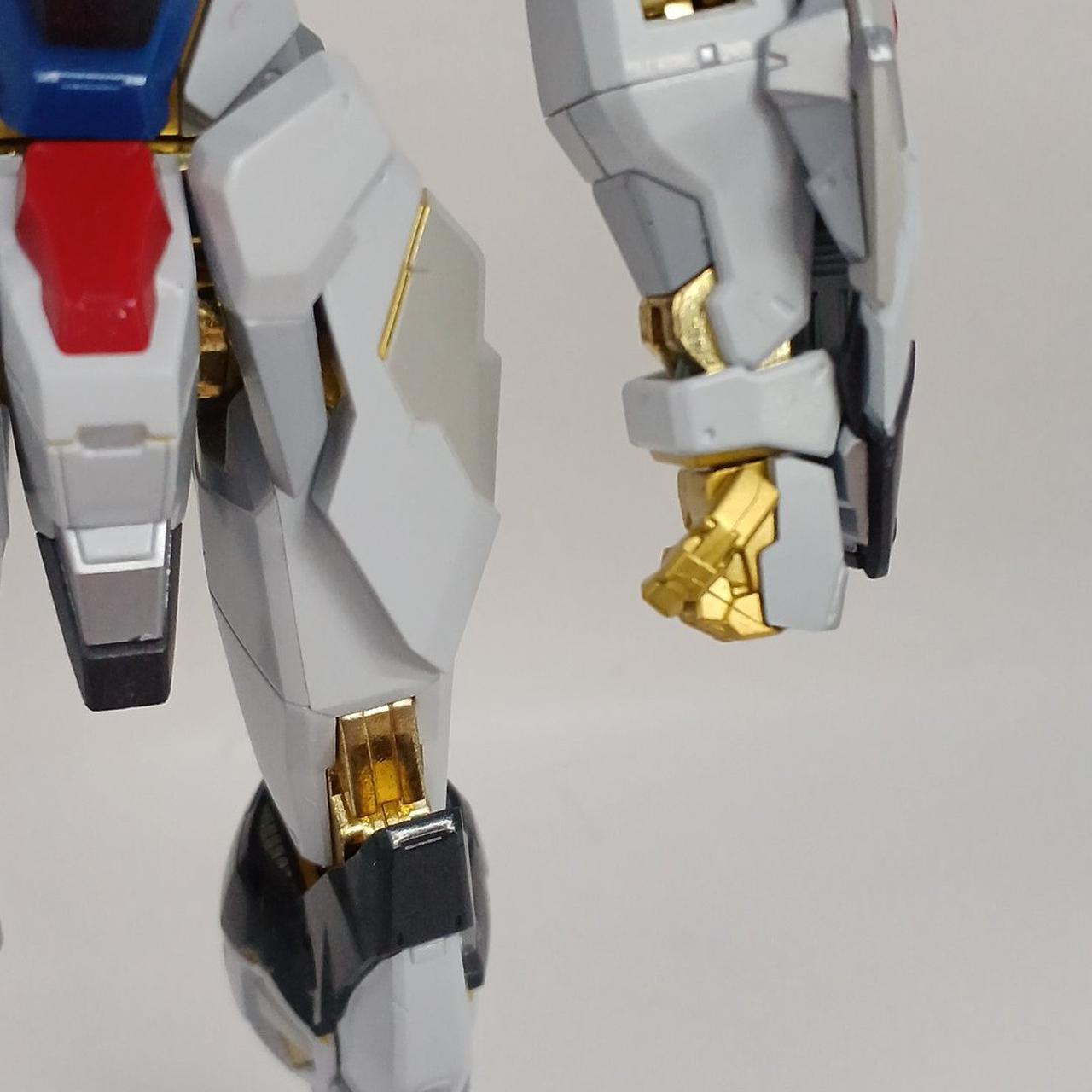 手首の塗装剥げあり