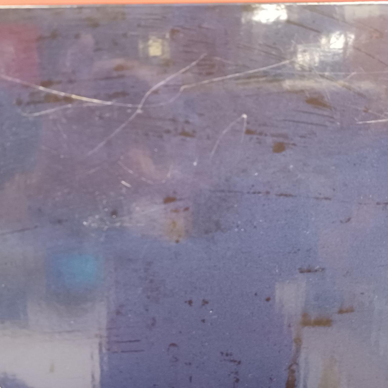 箱の下擦れた、キズがあります