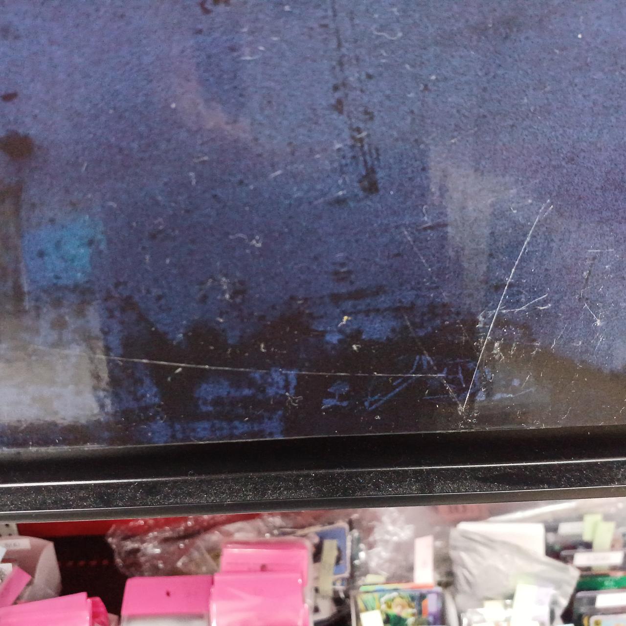 箱の下擦れたキズがあります