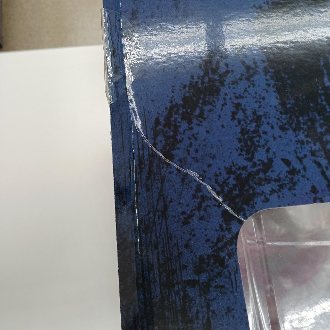 箱に傷みがあります