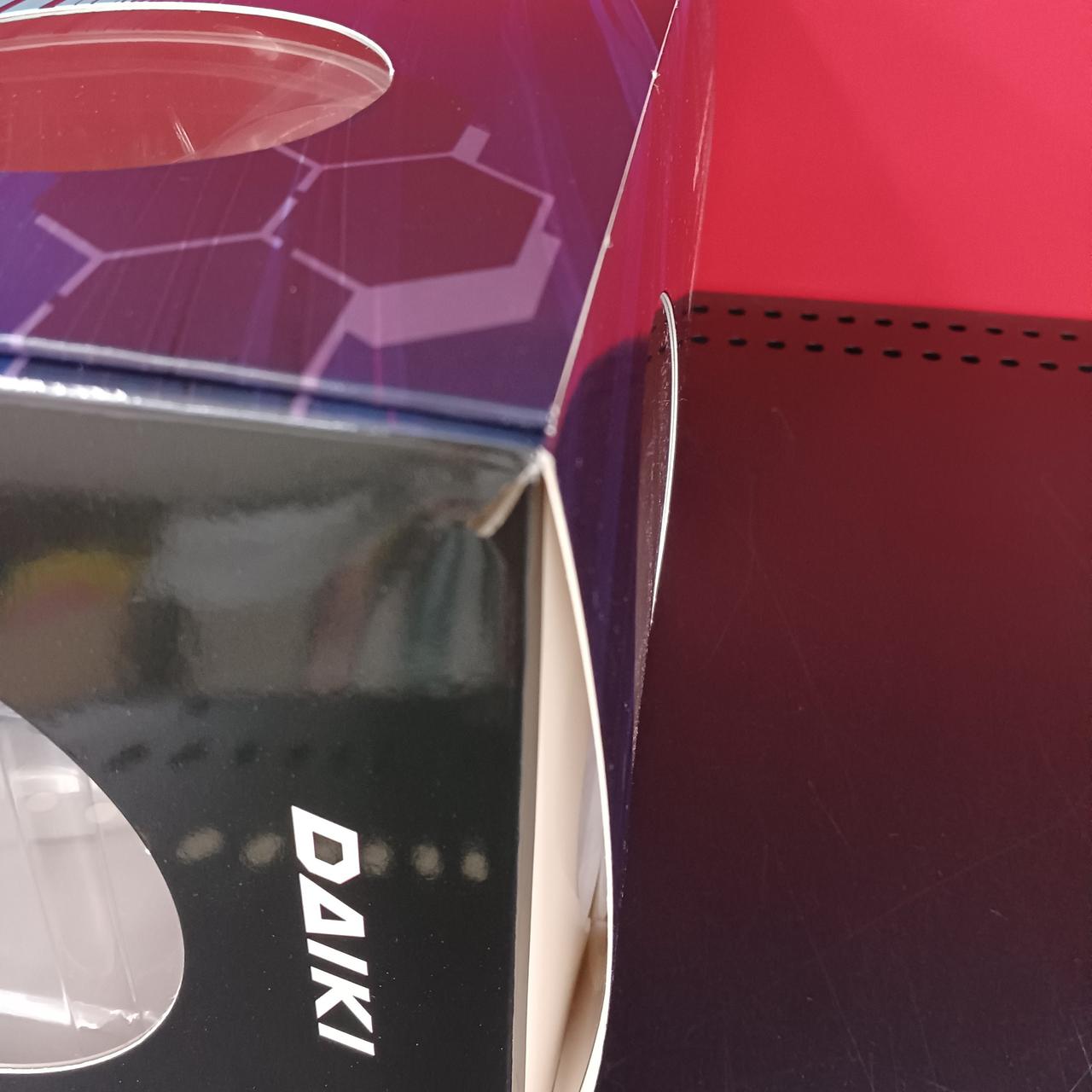 箱に破れあり。