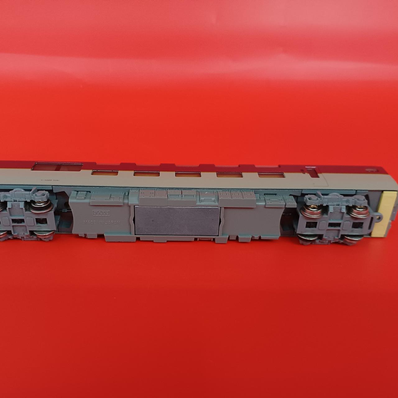 後ろの密連形が欠品しています