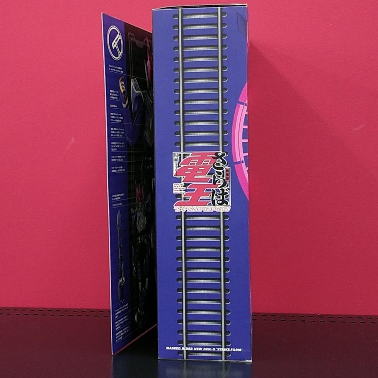 マジックテープが剥がれています