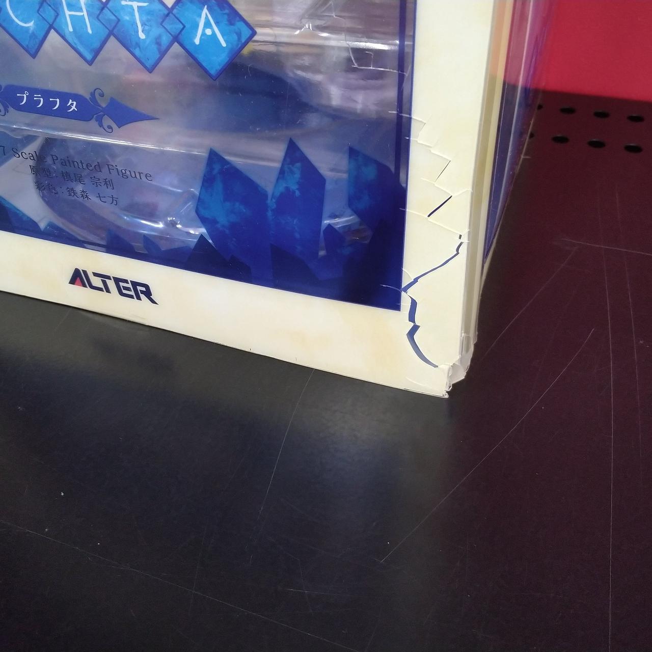 箱、割れています