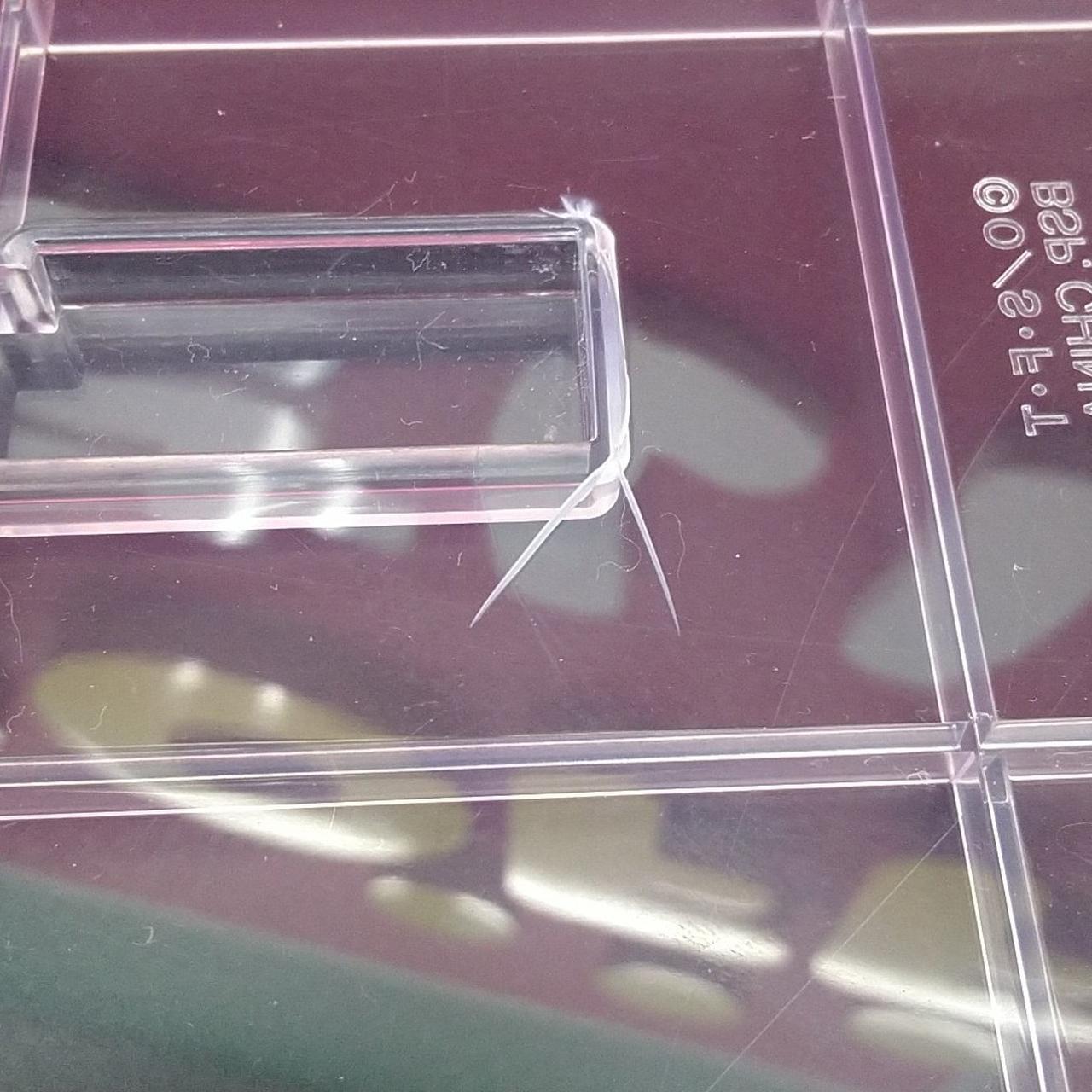 台座に傷みあり