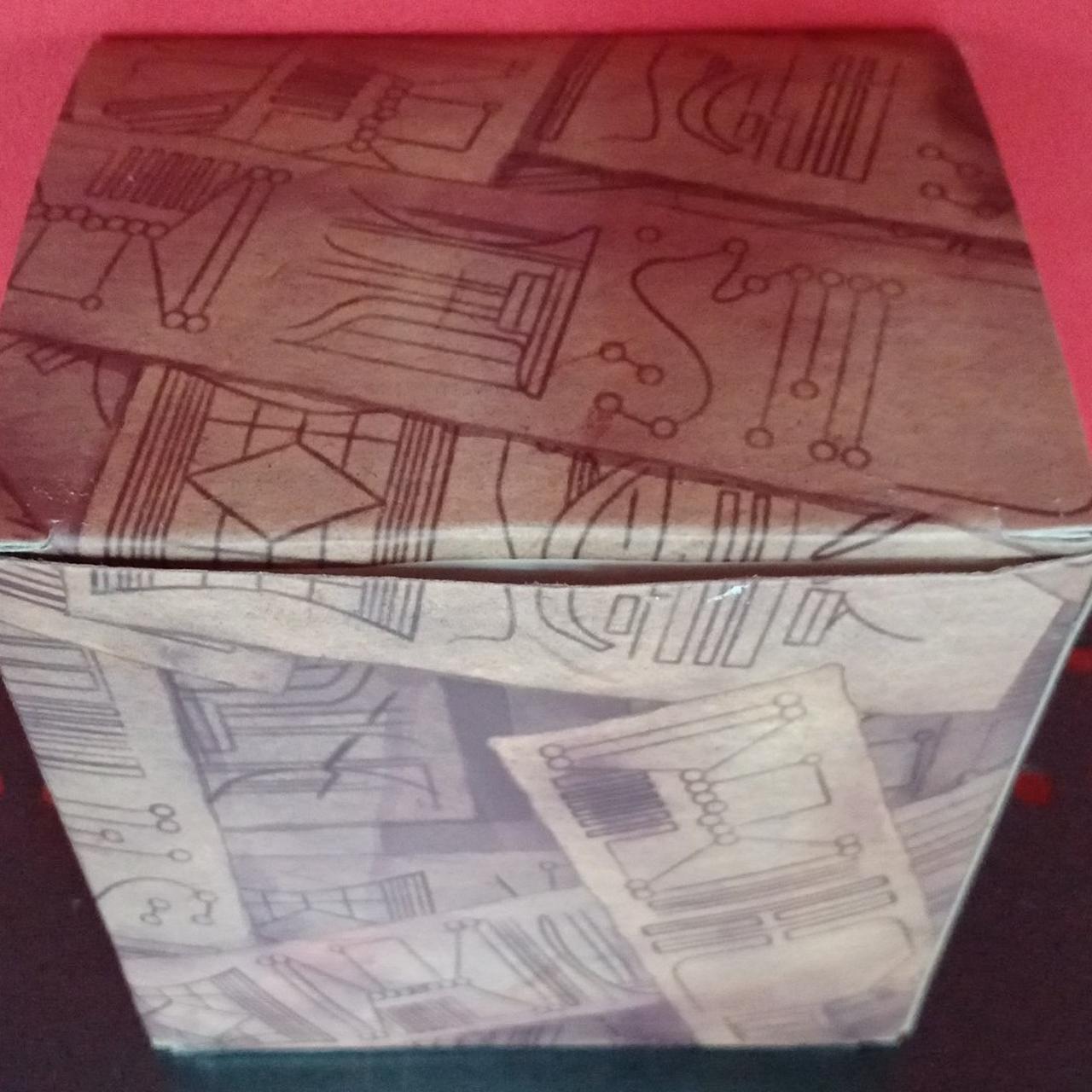 テープ跡べたつきあり