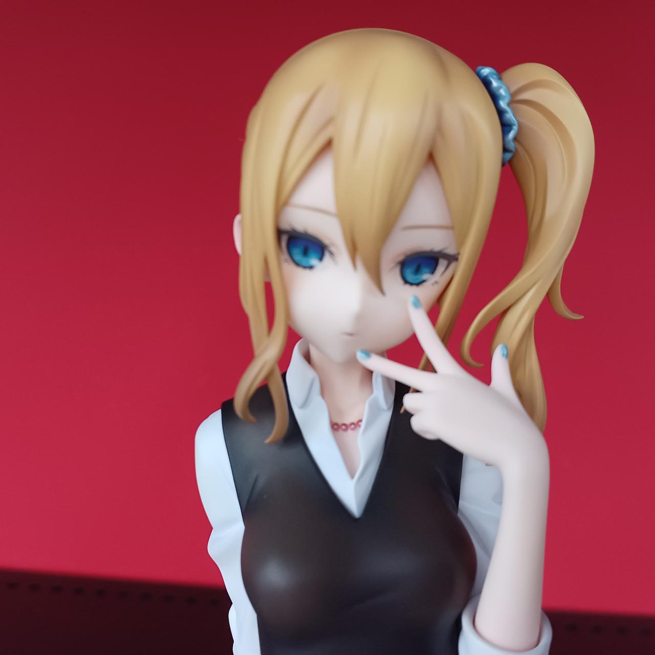 顔に小さな汚れあり