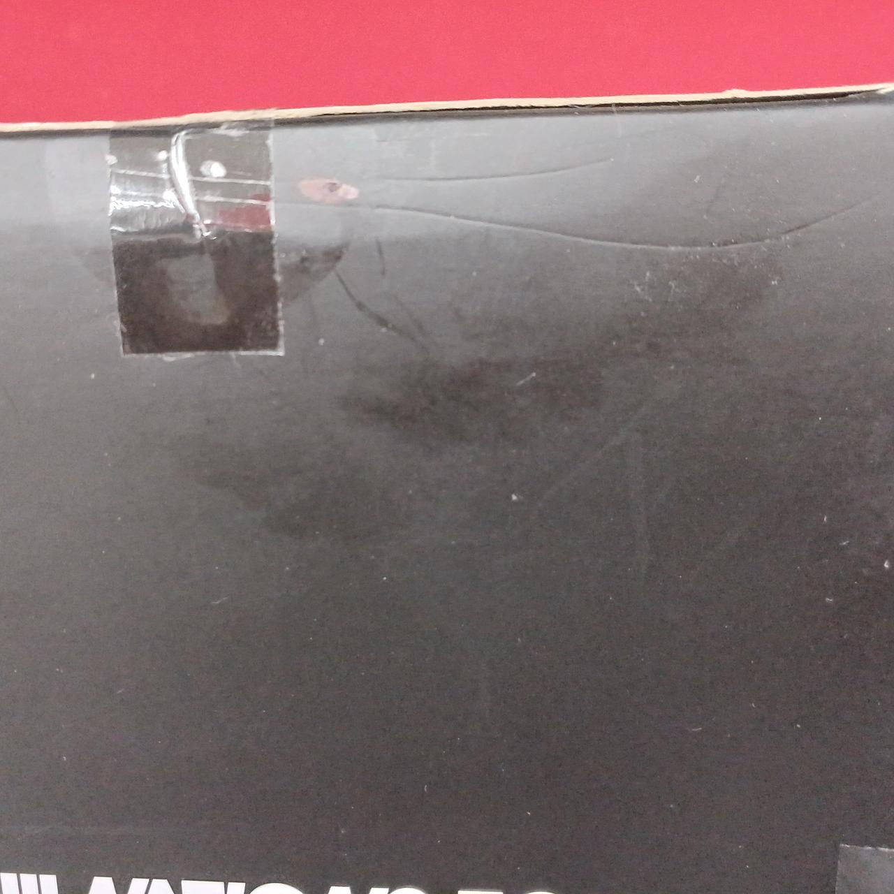 箱に傷みあり