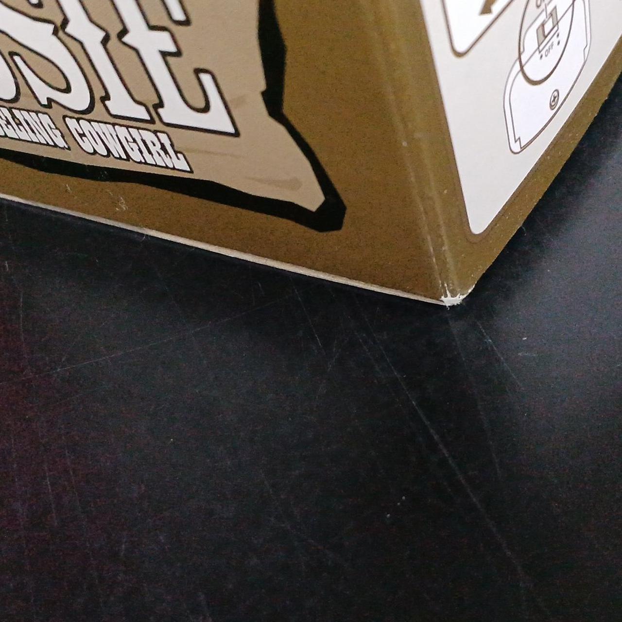 箱に傷みあり