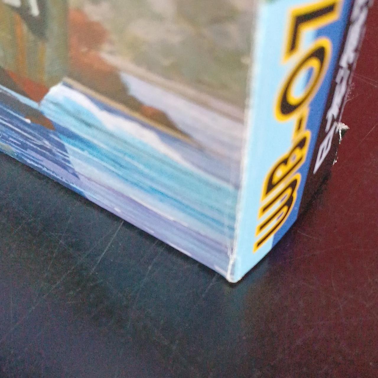 箱に傷みあり