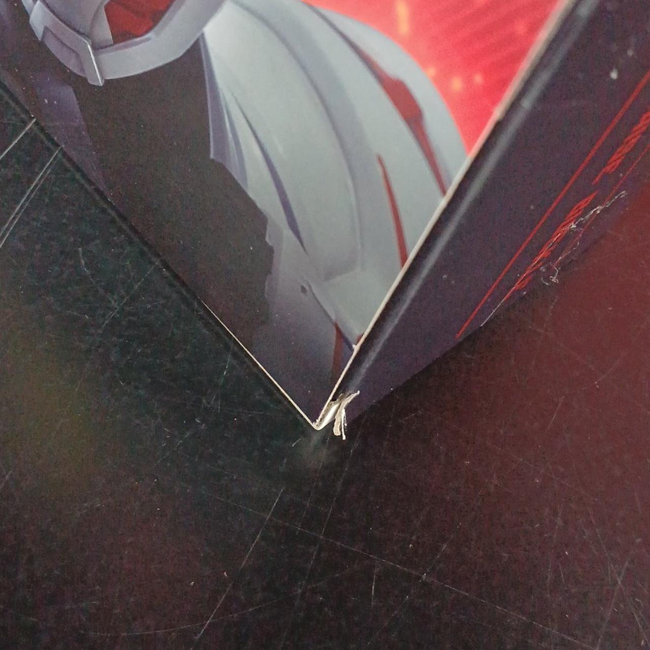 箱に傷みあり