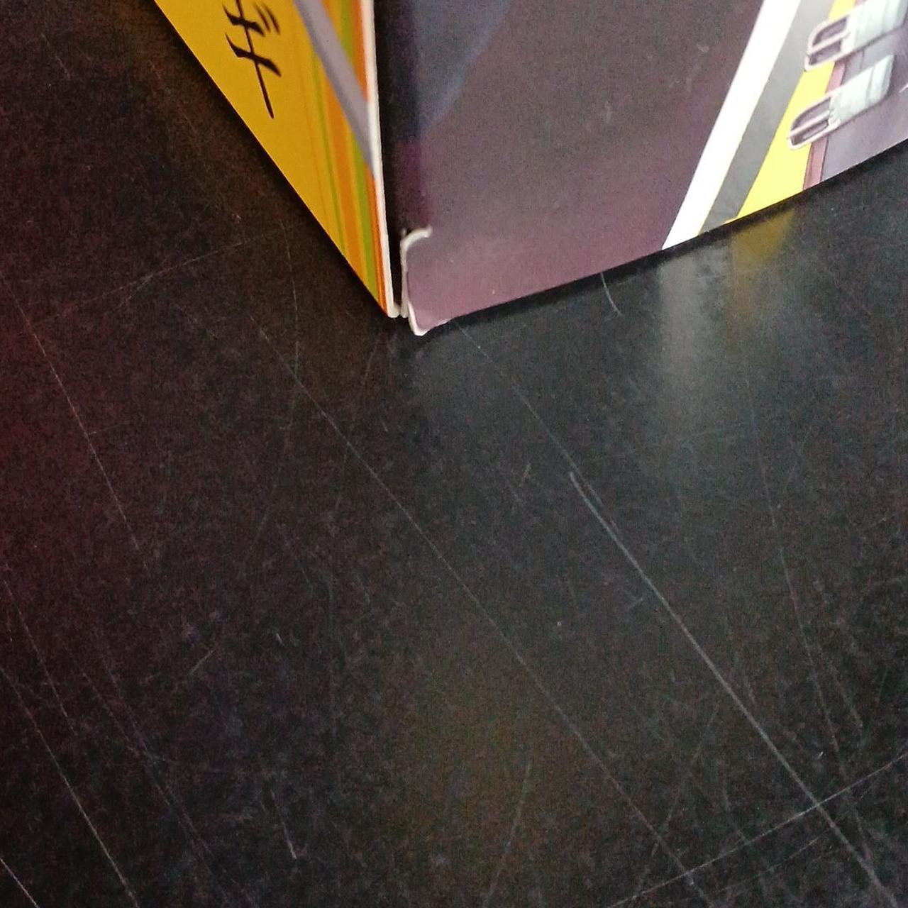 箱に傷みあり