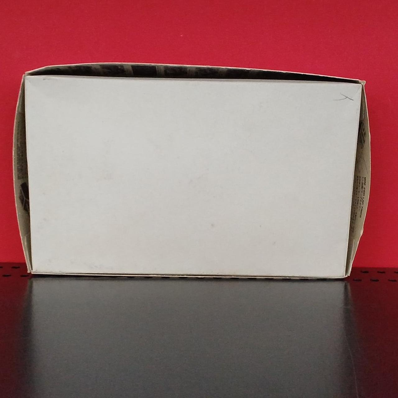箱に傷みあり