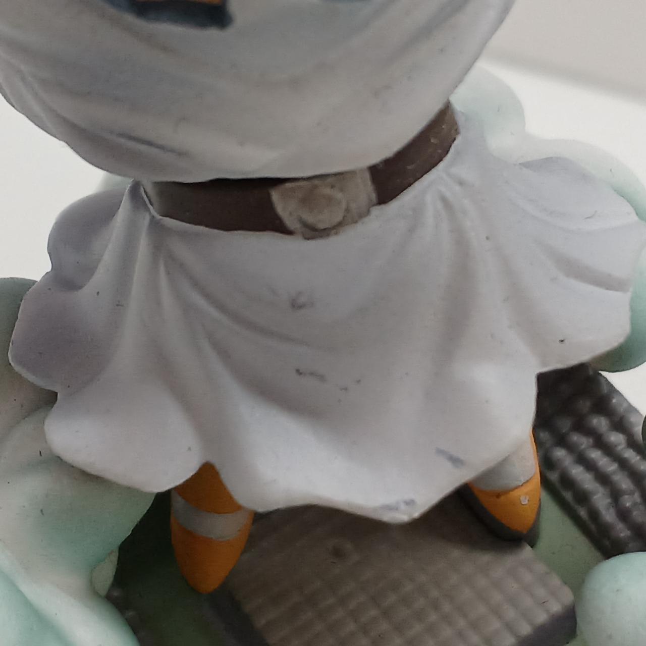 服にキズあり。