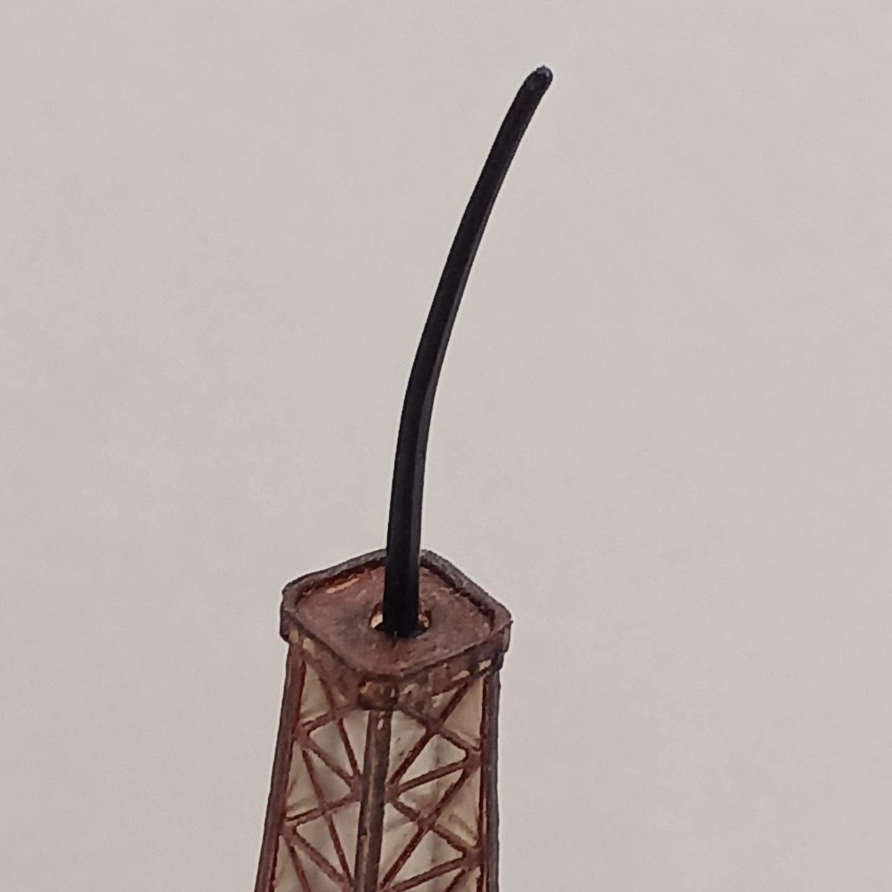 少し曲がっています。