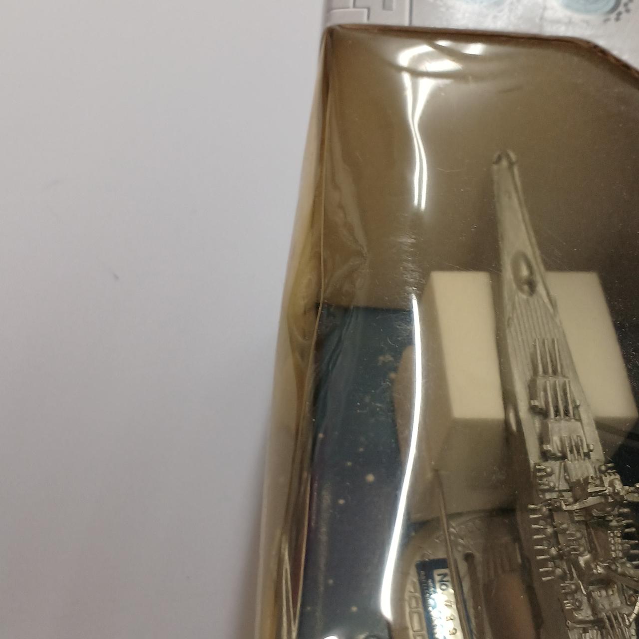 ブリスターが少し凹んでいます。