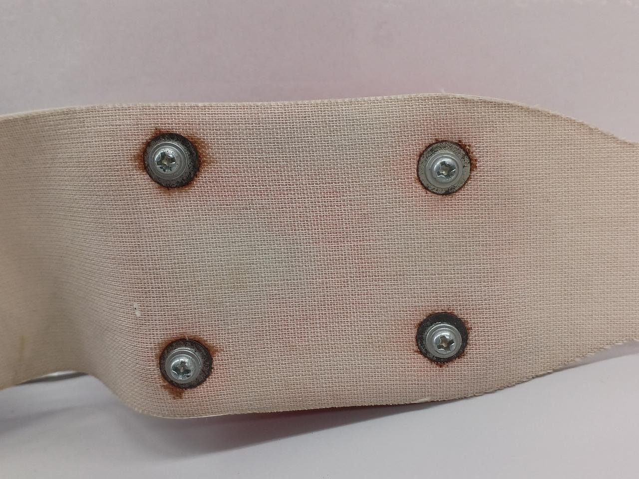 ネジ回り赤くなっています。