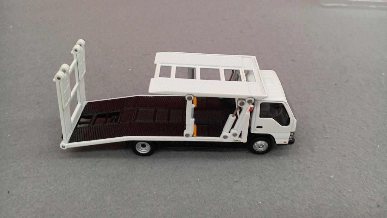 エムテック いすゞエルフ 1/43 箱なしケースなしです エムテック いすゞエルフ 1/43 箱なしケースなしです - メルカリ