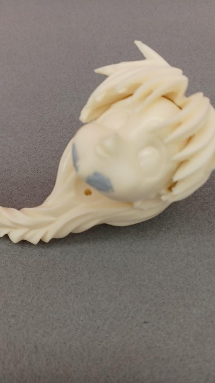 頭部前面も着色途中です