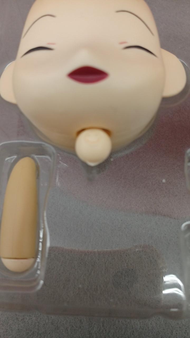 顔パーツ支柱破損有り