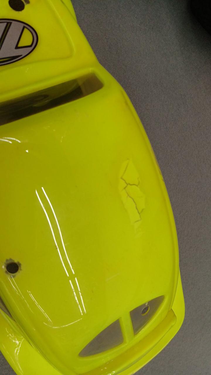 ボディパーツ割れ有り