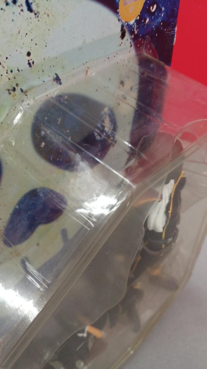 ブリスター上部に割れあります