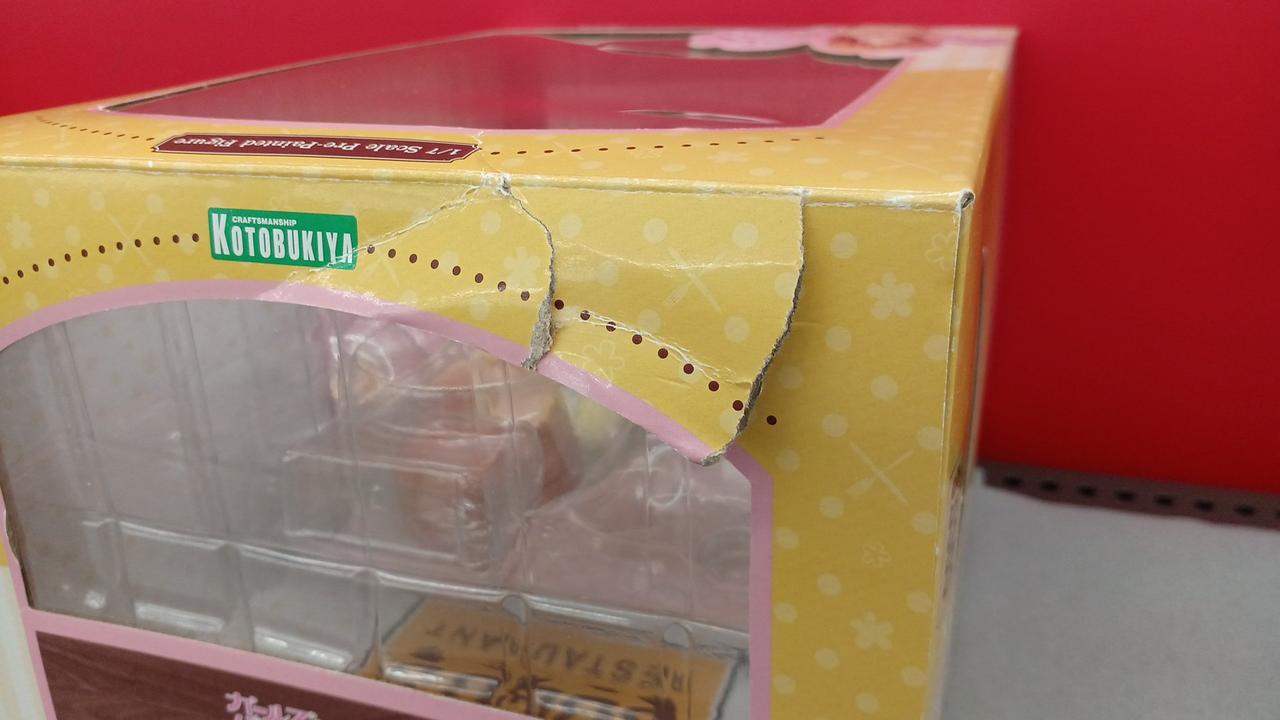 箱上部にダメージ有り