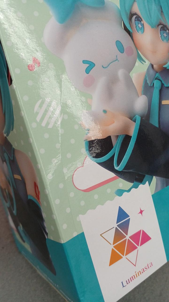 箱の正面にキズあり