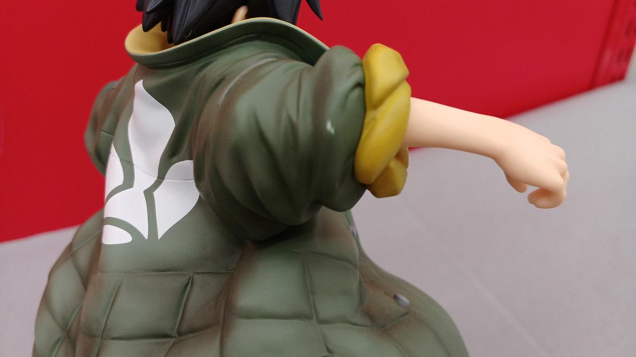 右袖塗装剥げ
