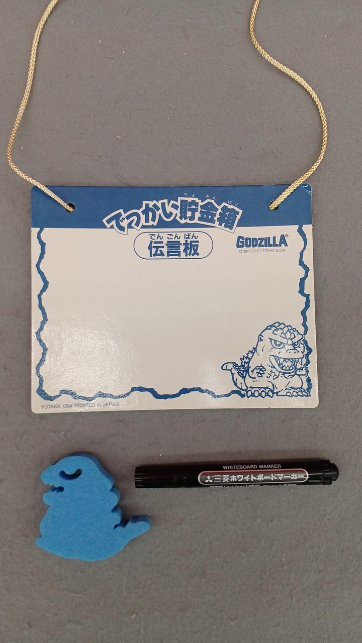 付属品。マーカーは純正ではありません。