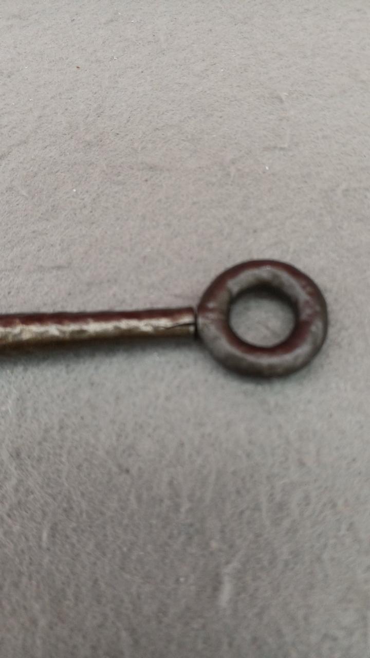 金棒の差し込み口にひび割れあり