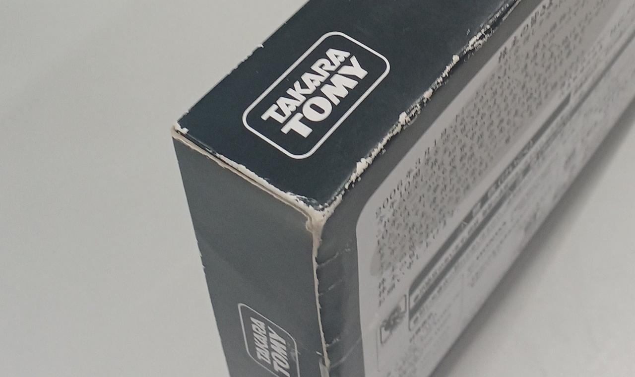 全体的に箱にイタミ有り