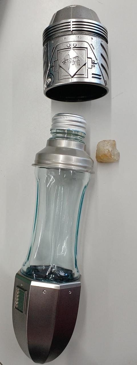 中身は空です