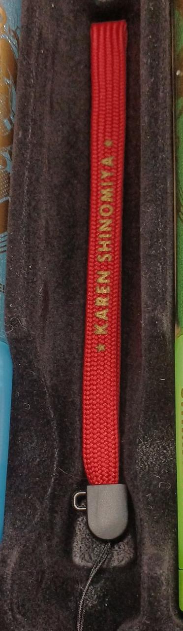 ペンライト下にストラップあり。