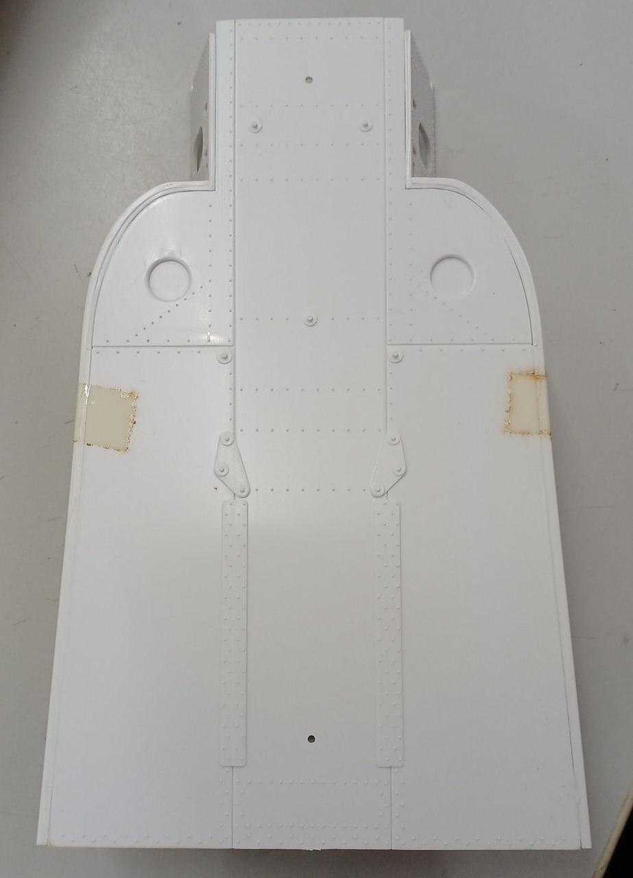 テープ、変色あり。