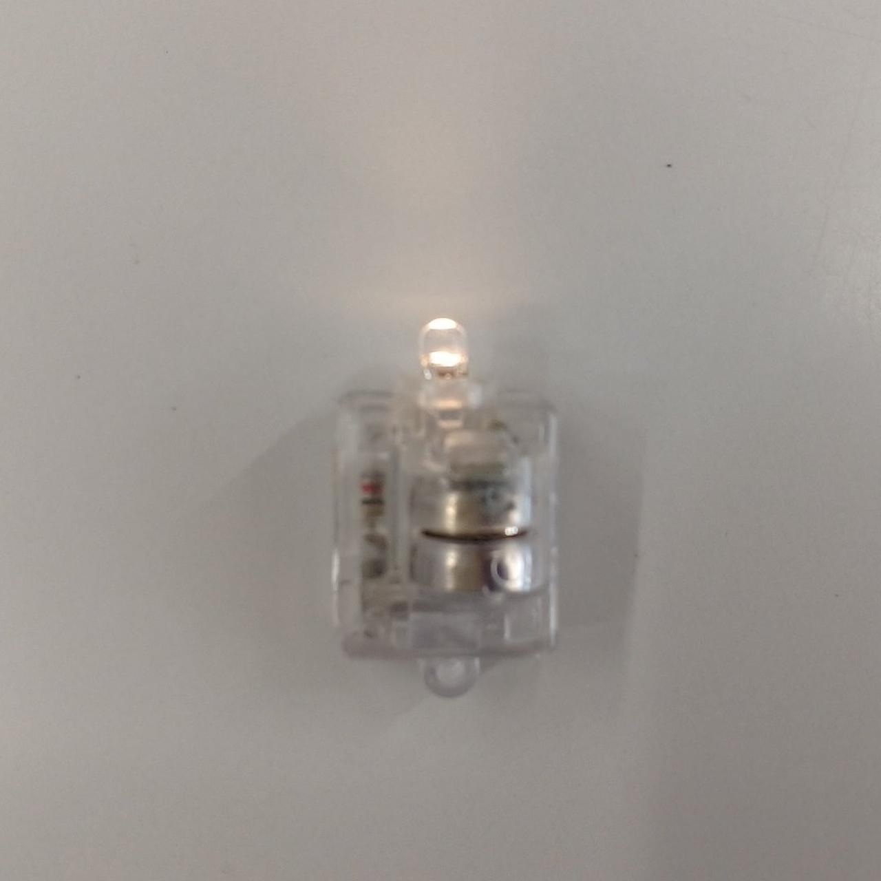 点灯OK(電池は抜いて付属しません)