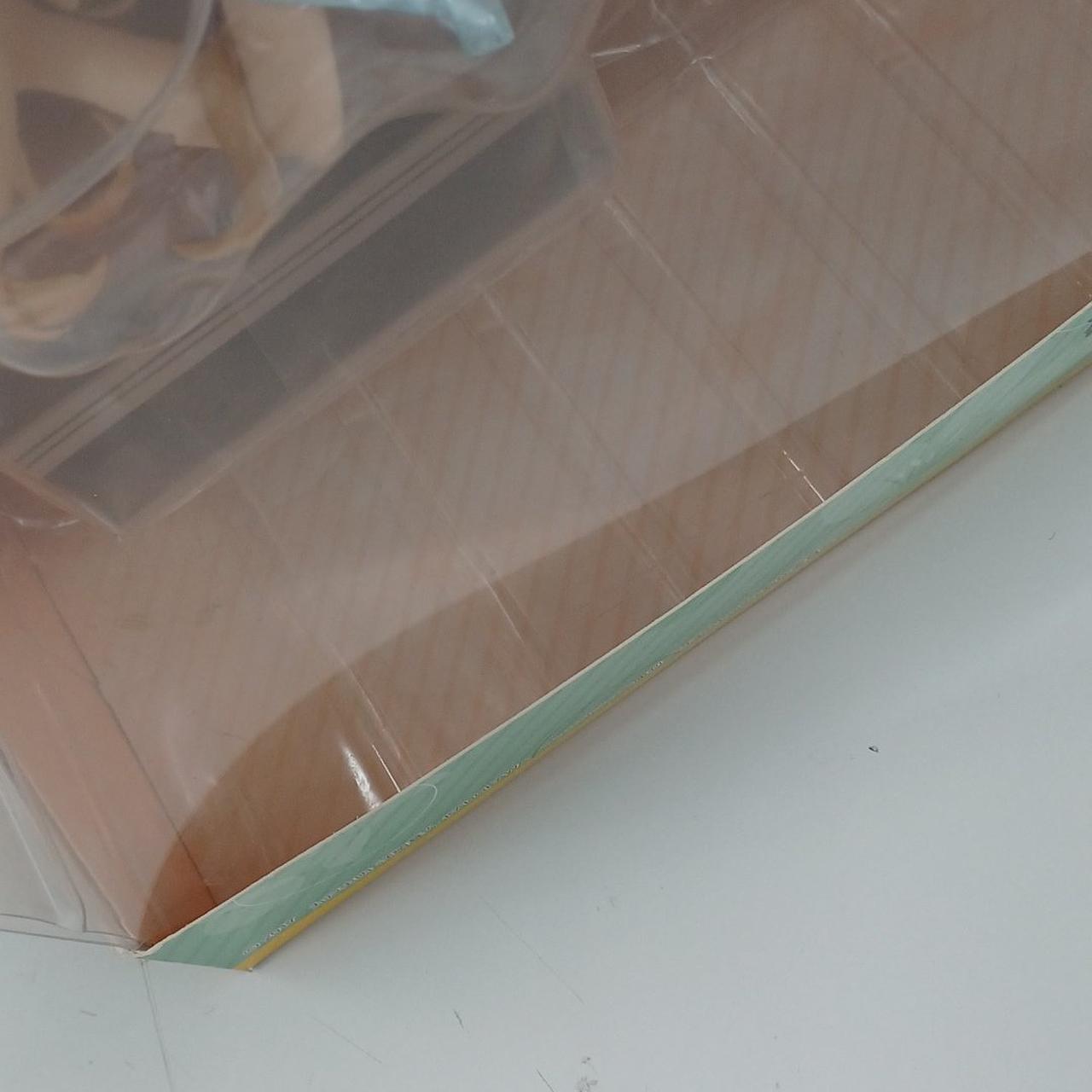 透明箱、剥がれあり