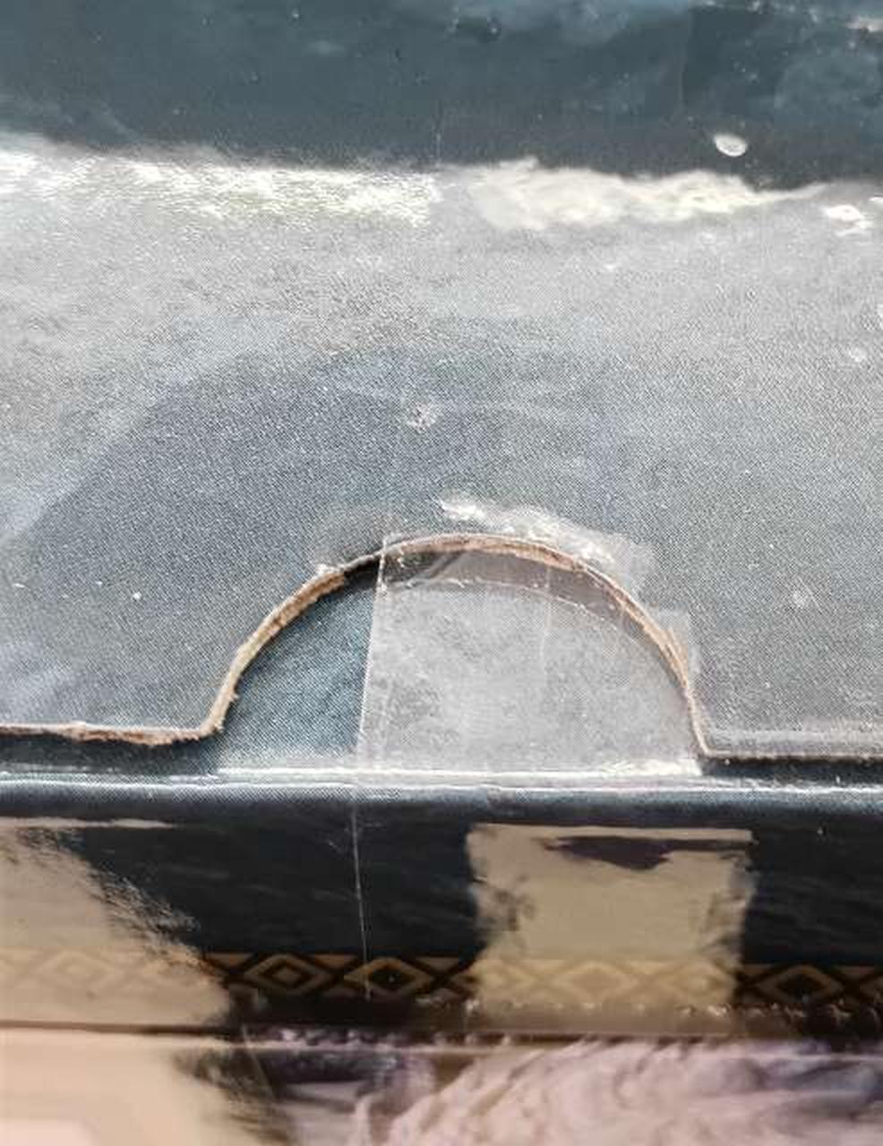 箱　テープ貼付部分