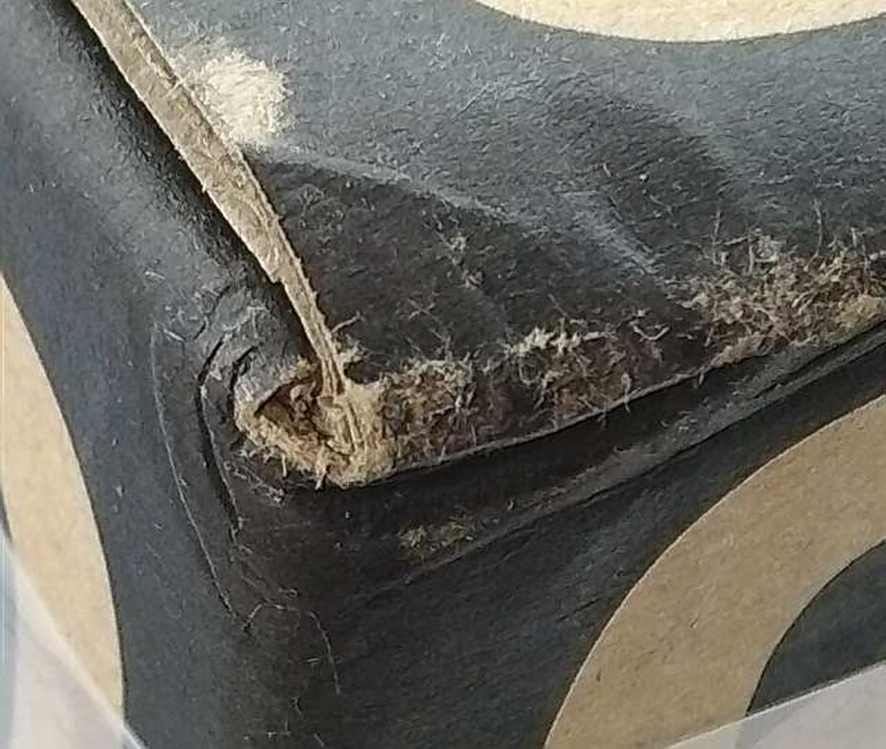 箱　擦れ・凹みあり