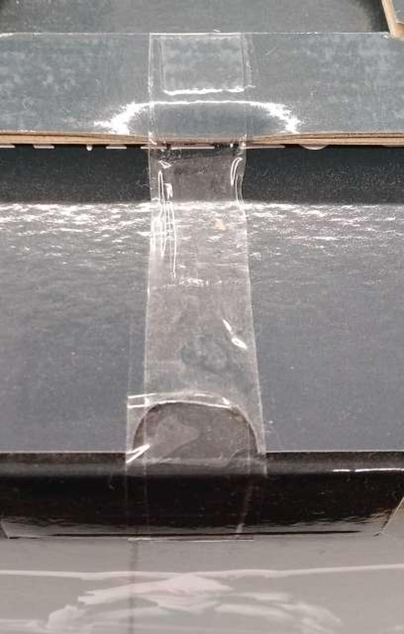 箱　テープ貼付部分