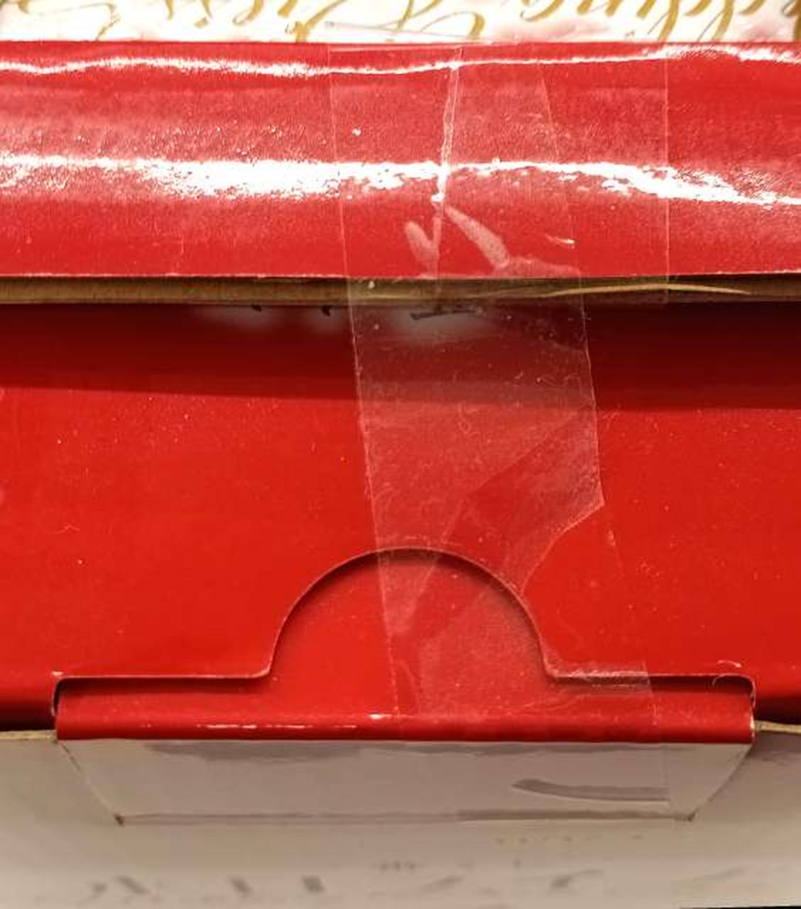 箱　テープ貼付部分