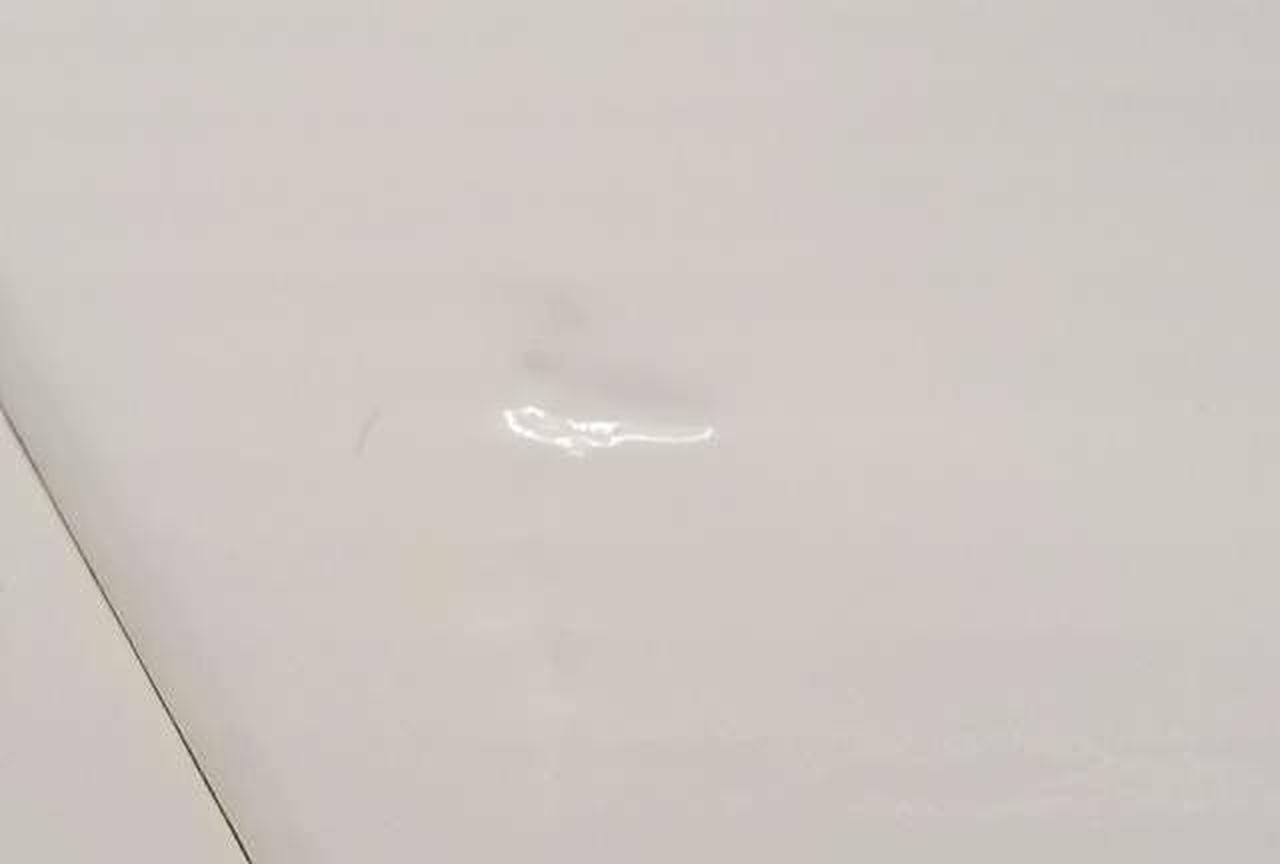 箱　底面ヘコミあり