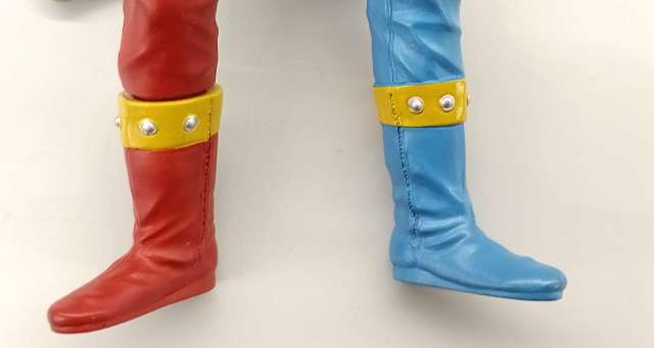 右足　スキマ部分