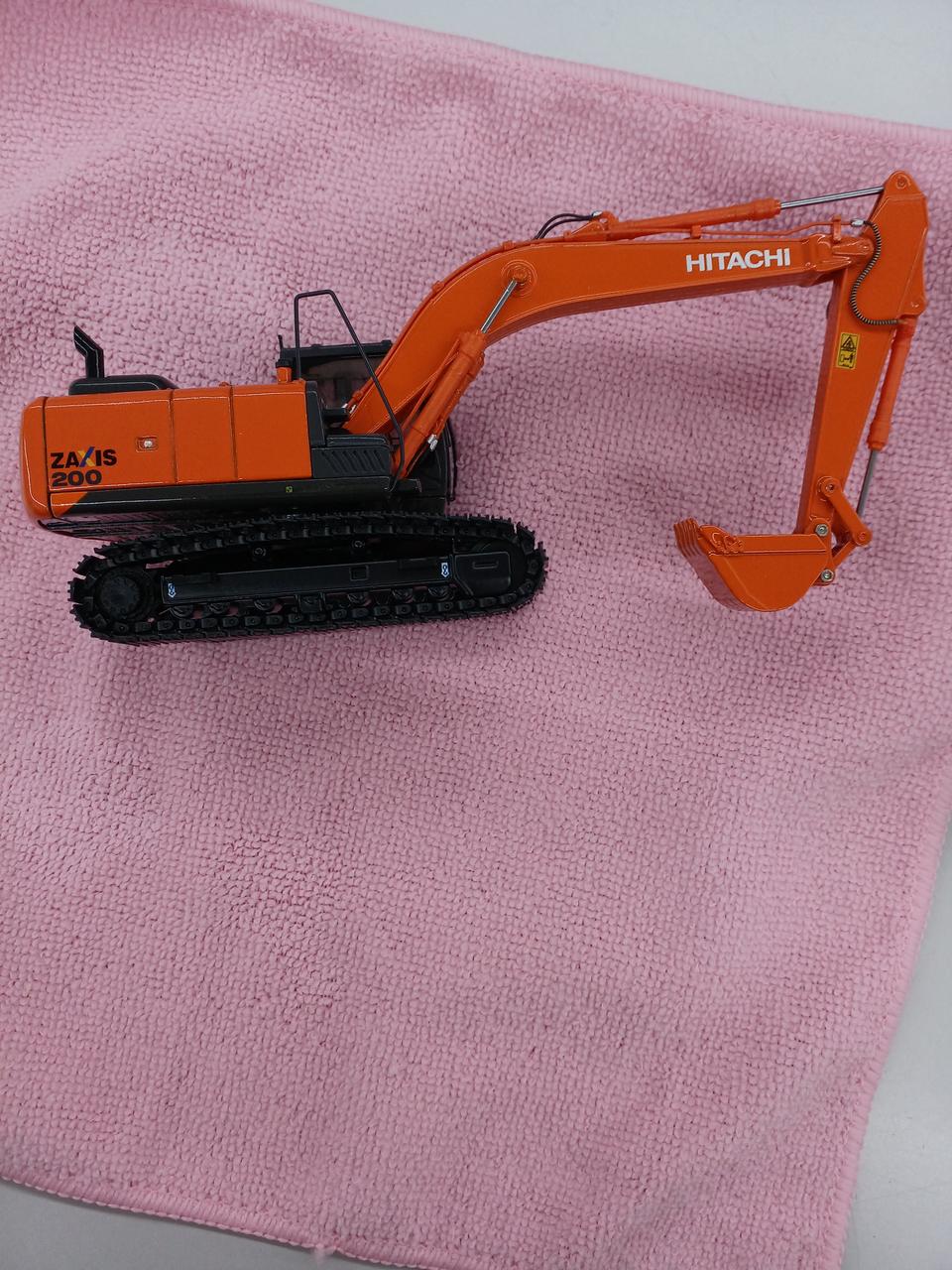 【8月2日迄K様　取り置き】HITACHI ZAXIS200 模型 HITACHI ZAXIS200-5 EXCAVATOR | ショベル | Replica-model.com
